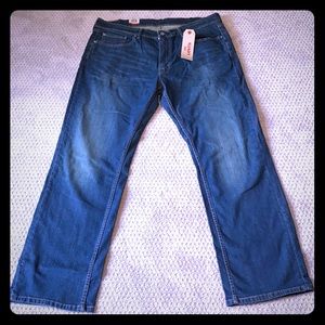 NWT Levi’s men’s 559 Jeans Size 38x32